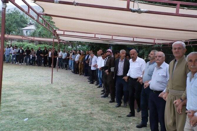 Fotoğrafçılardan sınırdaki düğüne yoğun ilgi
