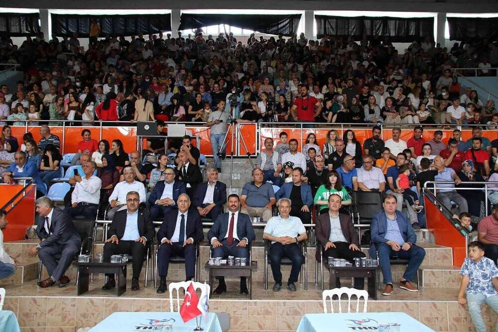Akşehir Halk Oyunları Grup Yarışması'na ev sahipliği yaptı
