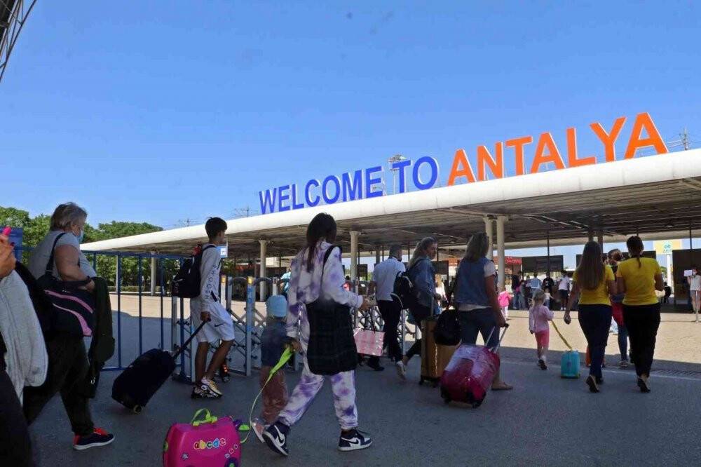 Antalya’da 2022 yılı turist sayısı 4 milyonu aştı