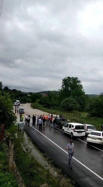 Bartın’da dereler taştı karayolları ulaşıma kapandı