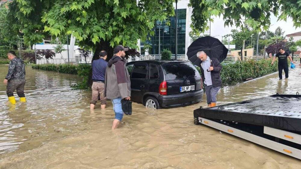 Bartın’da sel suları Kozcağız beldesini vurdu