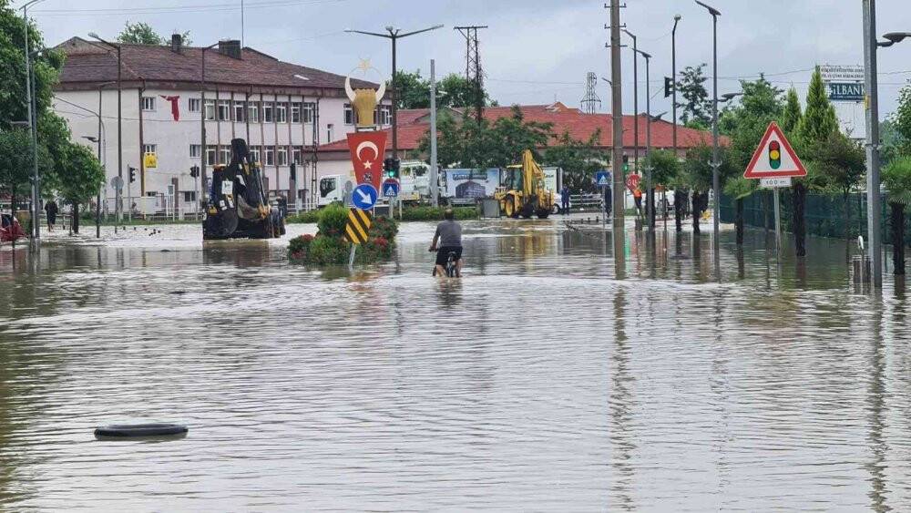 Bartın’da sel suları Kozcağız beldesini vurdu