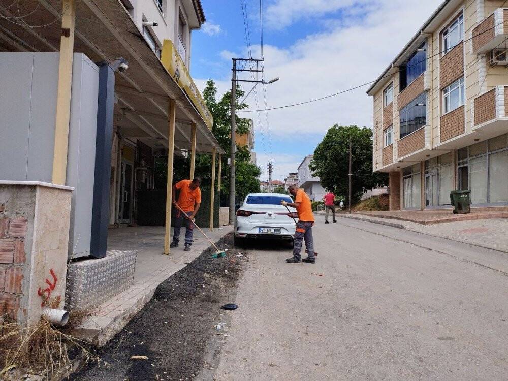 Bir günde tonlarca atık toplandı
