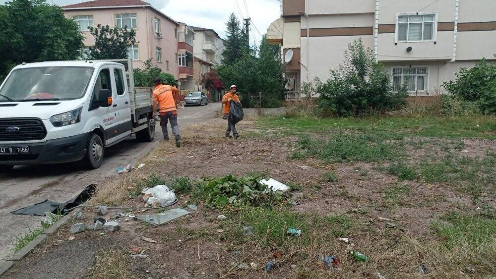 Bir günde tonlarca atık toplandı