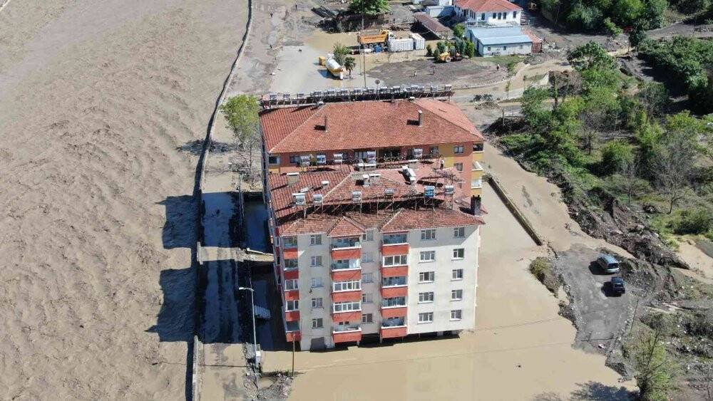 Kastamonu'da aşırı yağış sele neden oldu