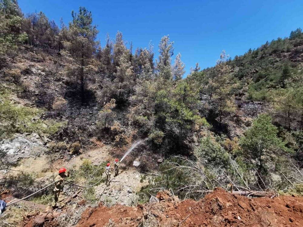 Marmaris’te yanan alanların soğutma çalışmaları devam ediyor