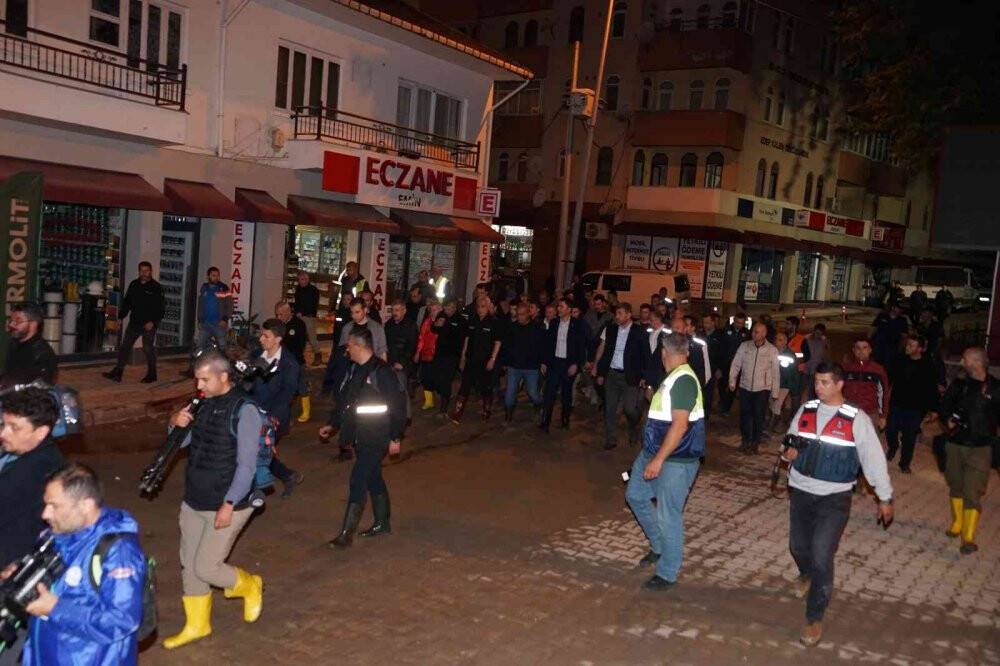 Bakan Kurum: "Yaşanan sel felaketinde 1 kişi kayıp olarak aranıyor"