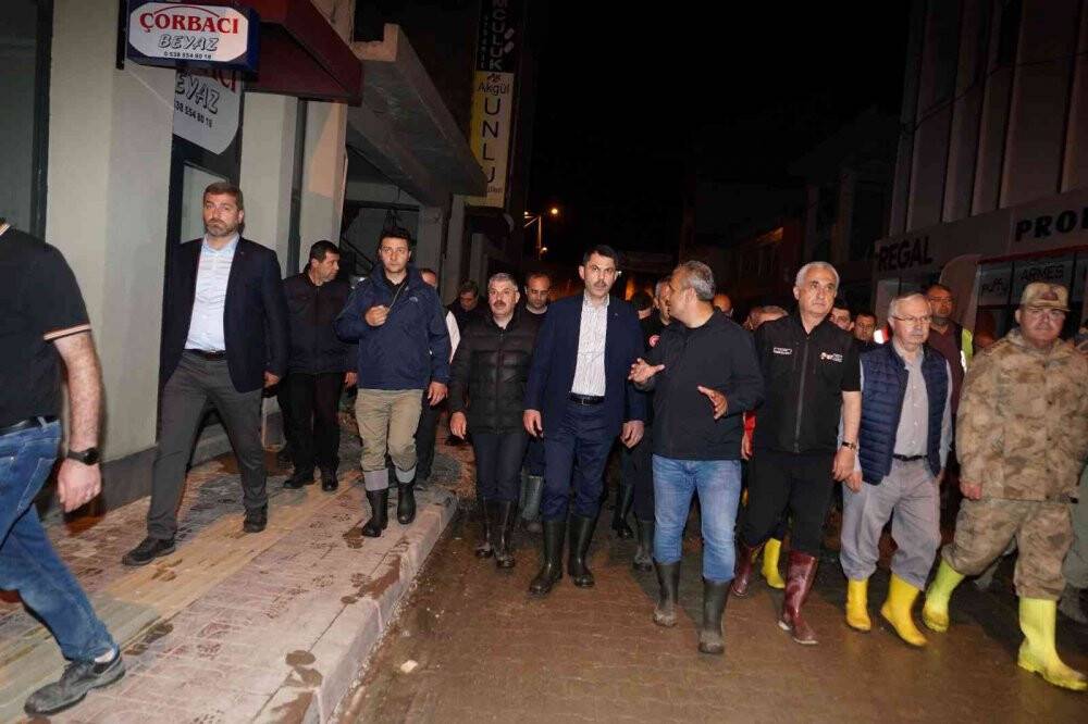 Bakan Kurum: "Yaşanan sel felaketinde 1 kişi kayıp olarak aranıyor"