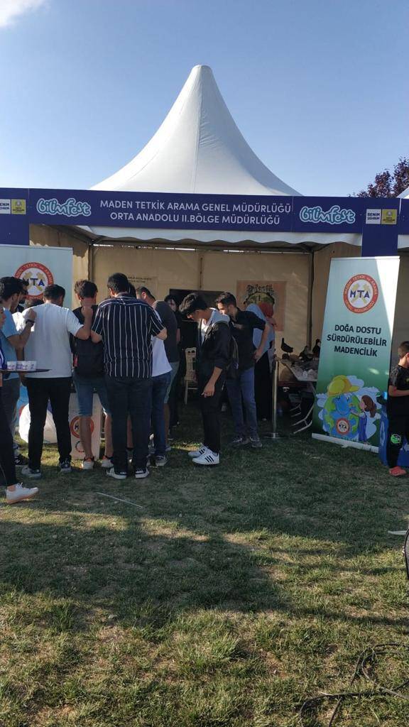 bilim-festivalinde-mta-standina-yogun-ilgi-9.jpeg