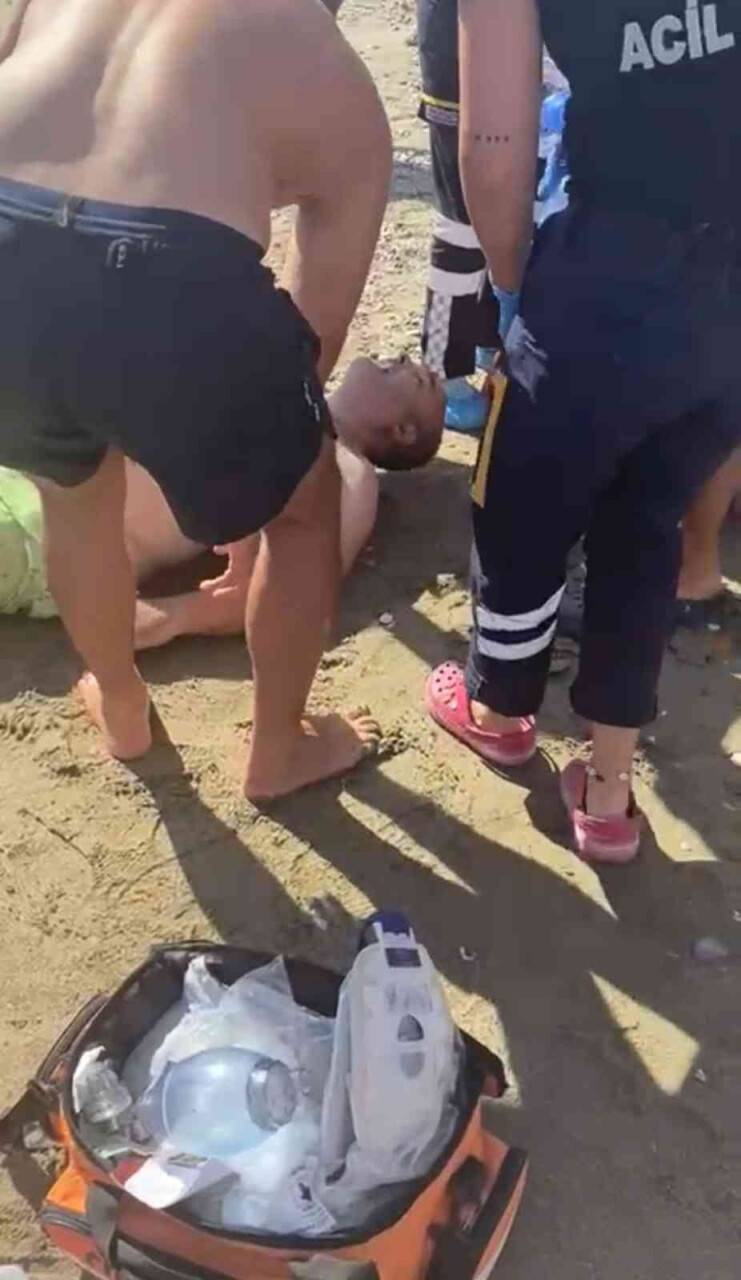 Boğulan adam dakikalarca yapılan kalp masajına rağmen kurtarılamadı