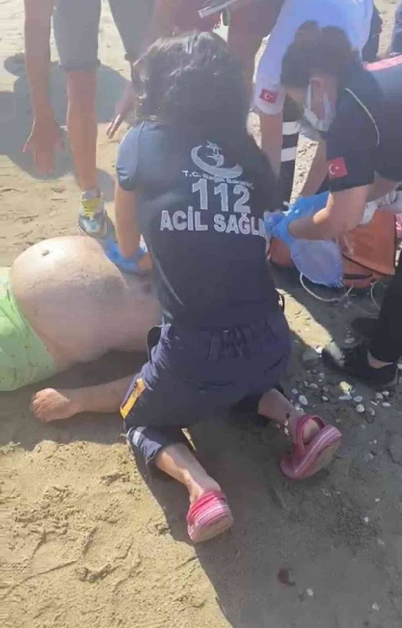 Boğulan adam dakikalarca yapılan kalp masajına rağmen kurtarılamadı