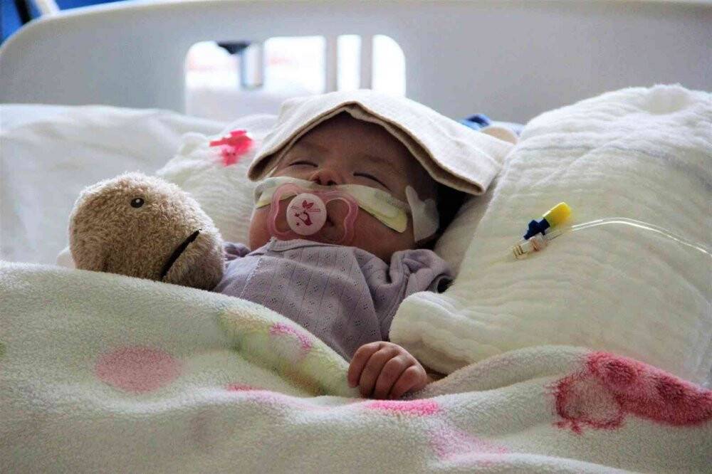 Dört aylık bebeğin 300 binde bir görülen rahatsızlığı Konya’da şifa buldu