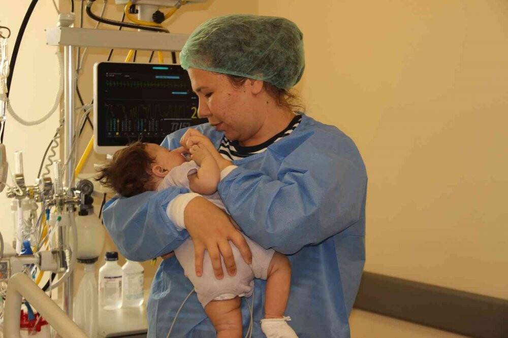 Dört aylık bebeğin 300 binde bir görülen rahatsızlığı Konya’da şifa buldu