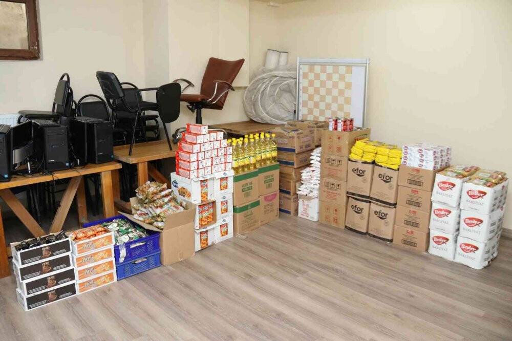 Her ay yaklaşık 100 aileye yardımda bulunuyor