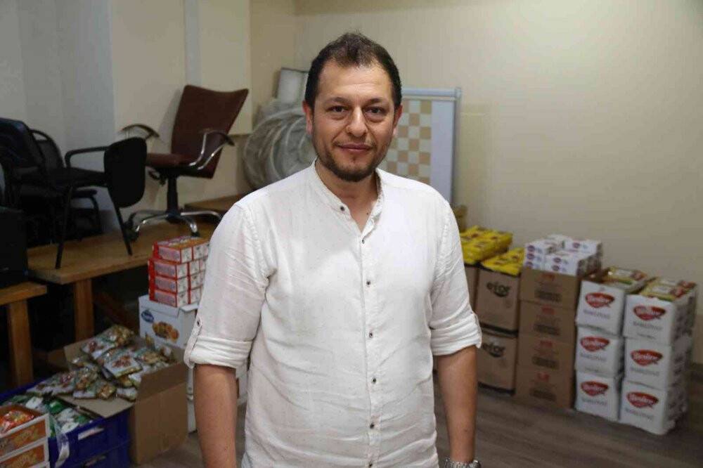 Her ay yaklaşık 100 aileye yardımda bulunuyor