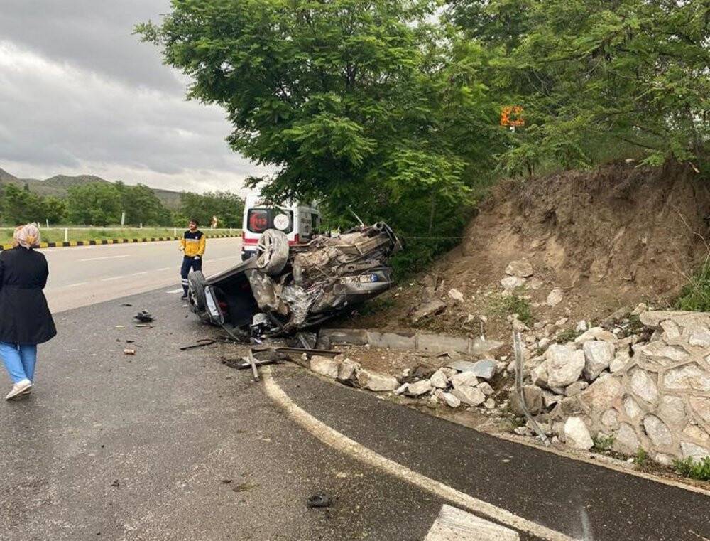 Kaza yapan araçtan çıkanlar şoke etti
