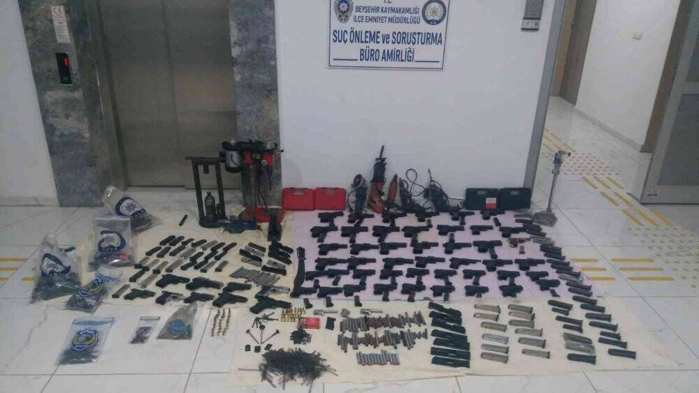 Konya’da kaçak tabanca imalathanesine baskın: 3 gözaltı