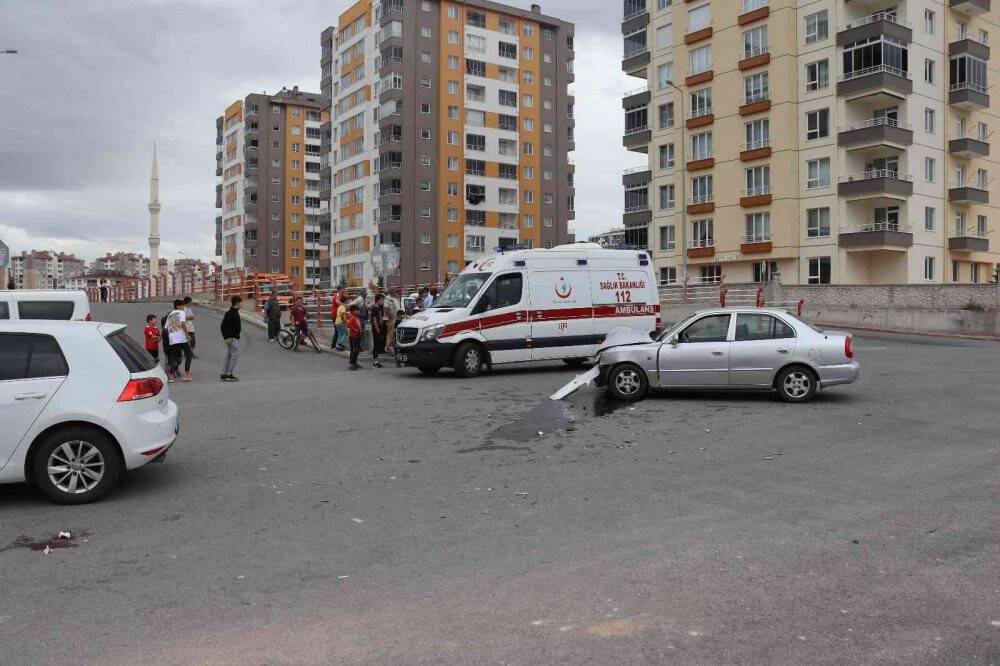 Otomobiller çarpıştı: 5 yaralı