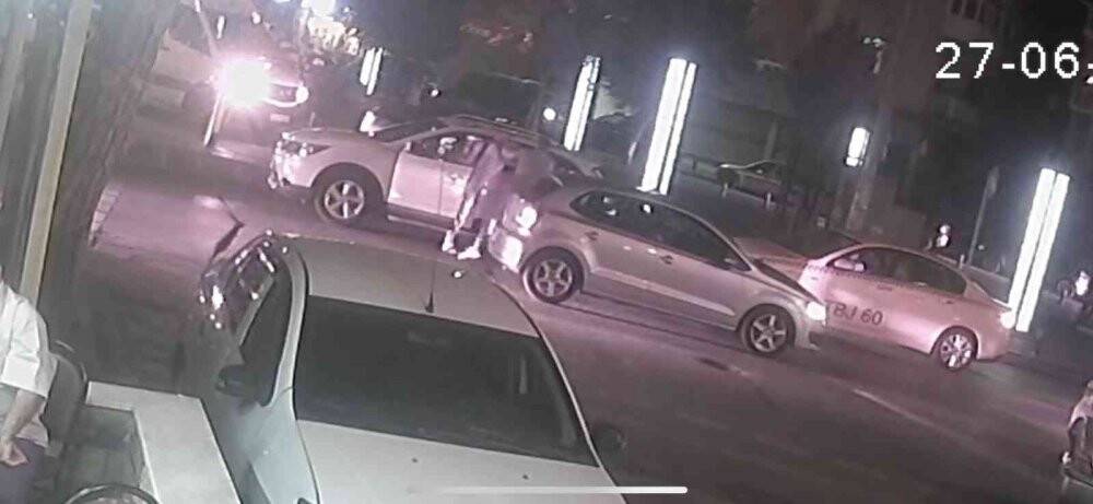 Trafik kavgasını ayırmak isteyen baba oğul bıçaklandı