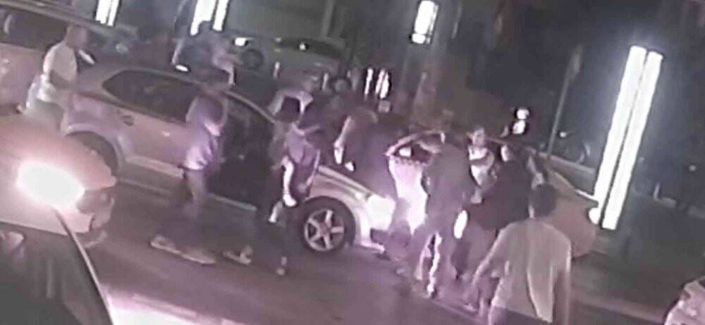 Trafik kavgasını ayırmak isteyen baba oğul bıçaklandı