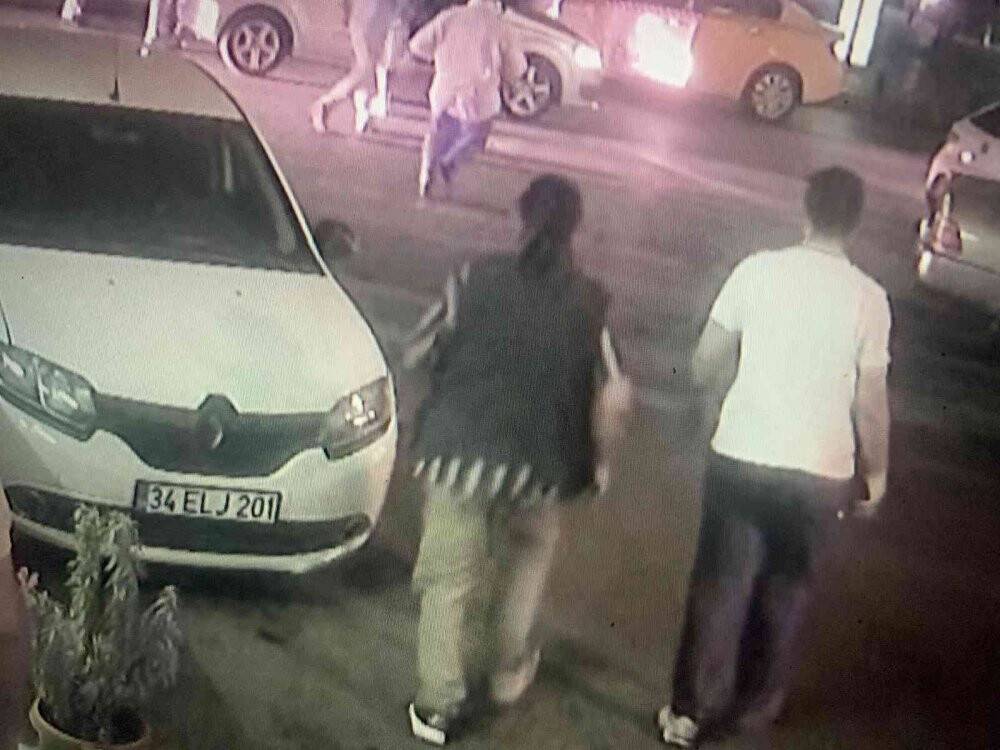 Trafik kavgasını ayırmak isteyen baba oğul bıçaklandı