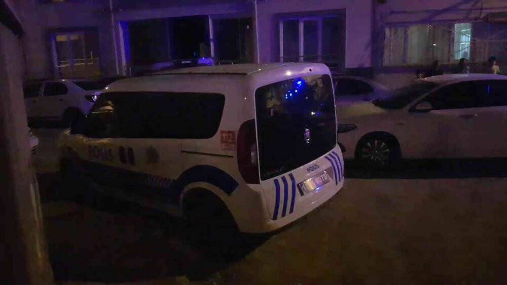 Yengesinin üzerine kuma getirmek isteyen abisini bıçakla öldürdü