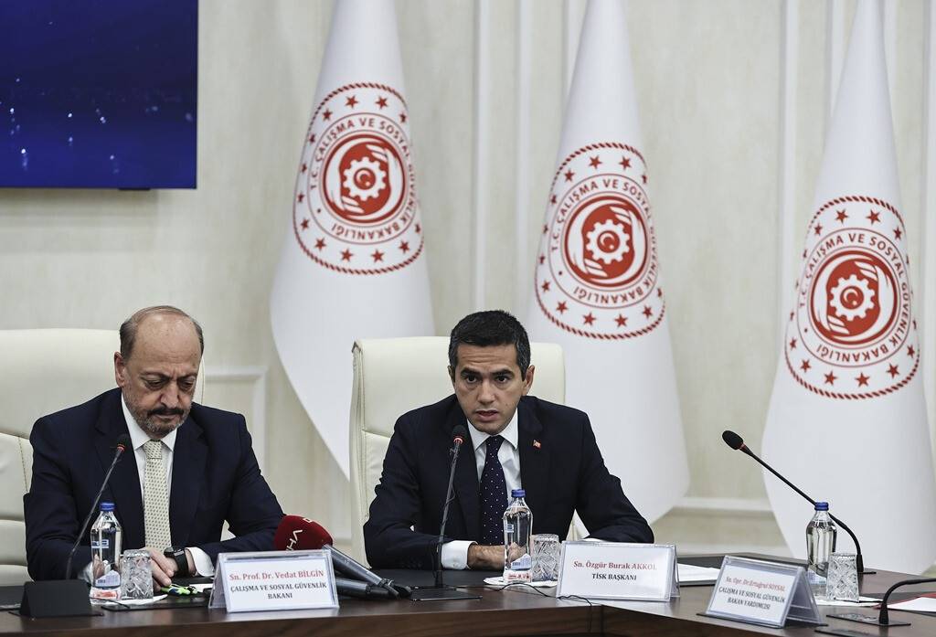 aa-20220629-28289452-28289443-asgari-ucret-tespit-komisyonu-toplantisi-basladi.jpg