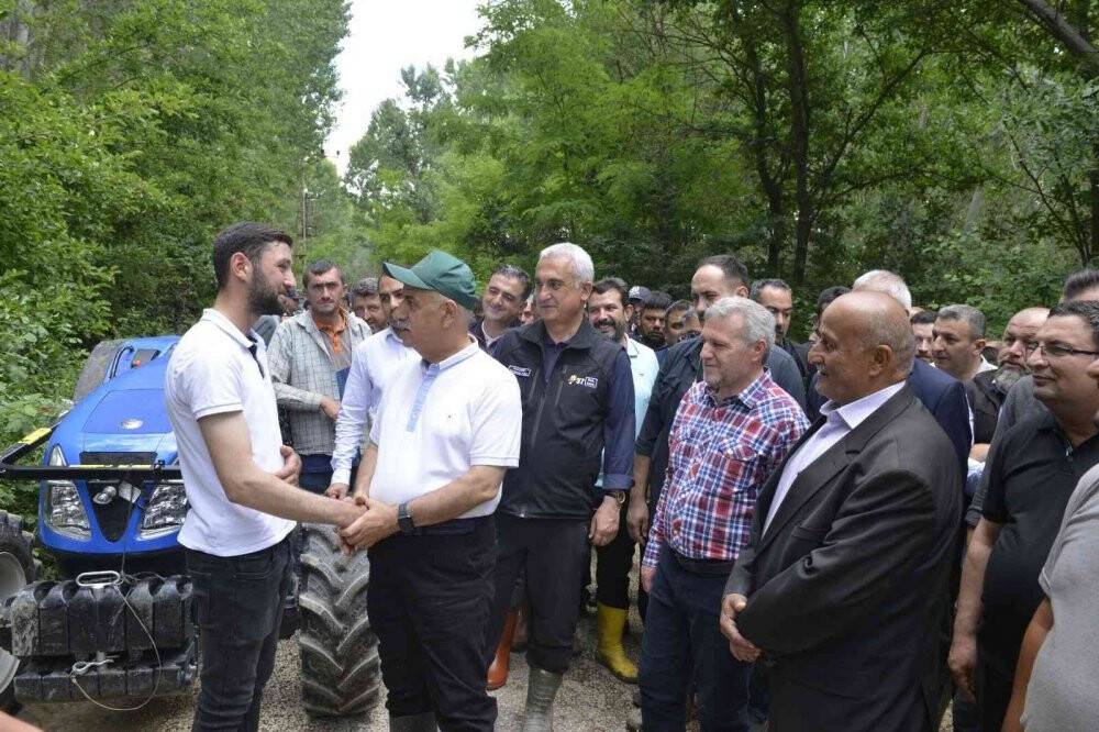 Bakan Kirişci selde zarar gören tarım arazilerini inceledi