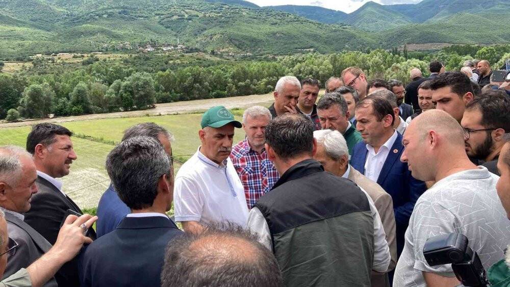Bakan Kirişci selde zarar gören tarım arazilerini inceledi