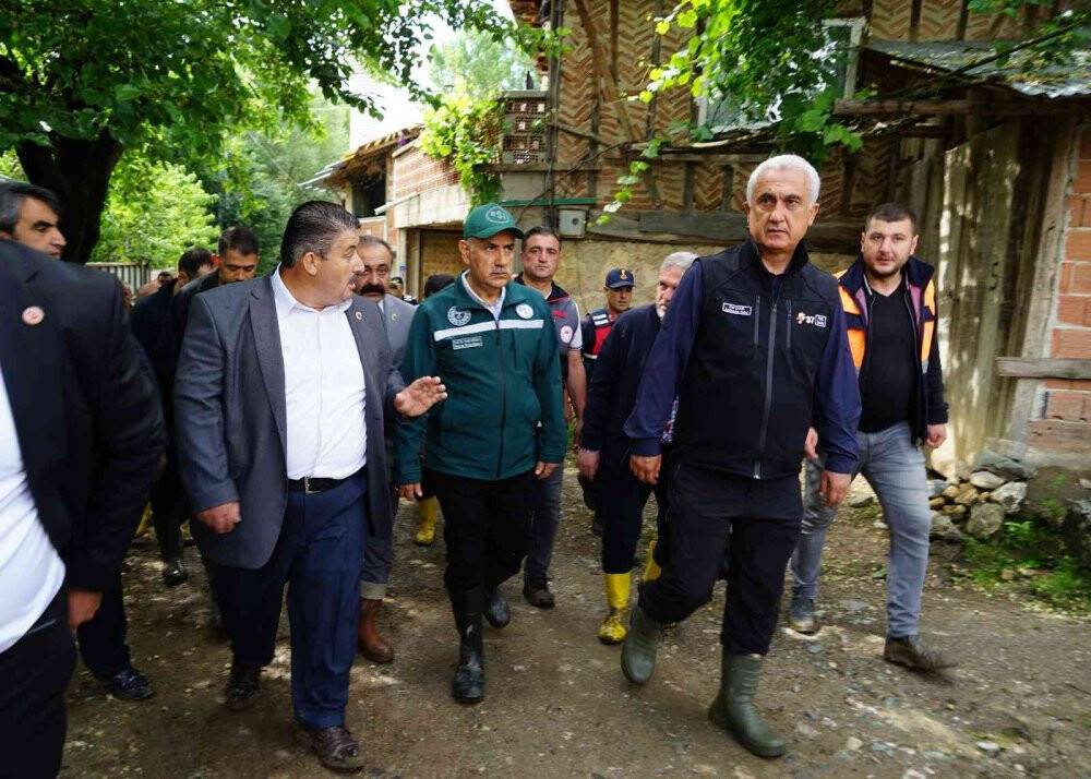 Bakan Kirişci selde zarar gören tarım arazilerini inceledi
