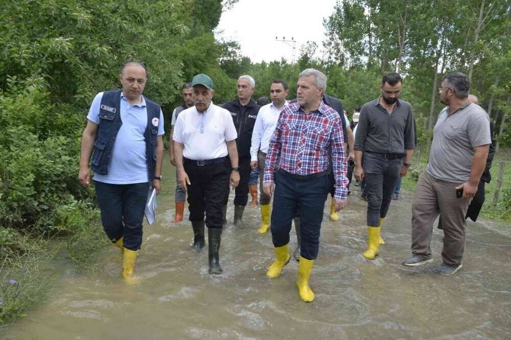 Bakan Kirişci selde zarar gören tarım arazilerini inceledi