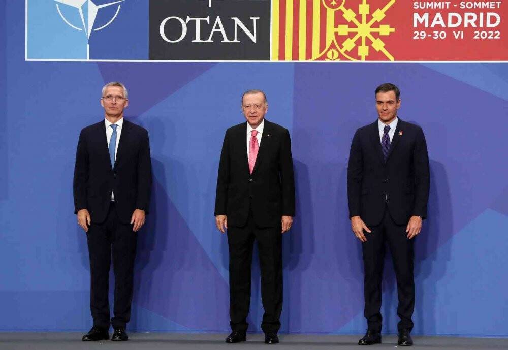 Cumhurbaşkanı Erdoğan, NATO Zirvesi’nde aile fotoğrafı çekimine katıldı
