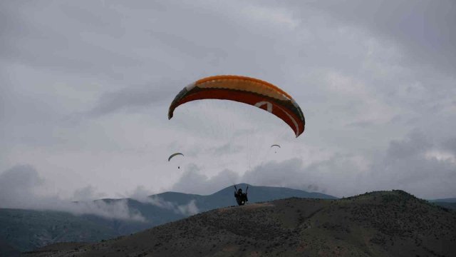 Erzincan’da Yamaç Paraşütü Hedef Şampiyonası