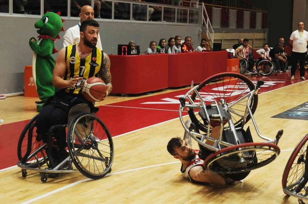 Fenerbahçe’yi yenen Gazişehir Gaziantep seriyi 1-1’e getirdi