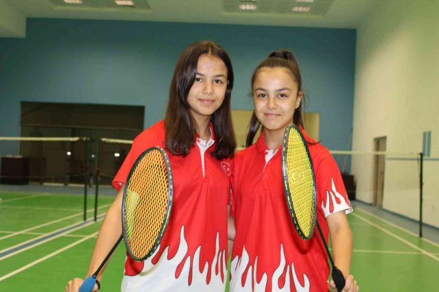 Eskişehirli ikizler, Türk badminton tarihine şimdiden isimlerini yazdılar