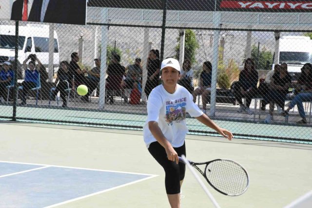 Anadolu Yıldızlar Ligi tenis müsabakaları sona erdi