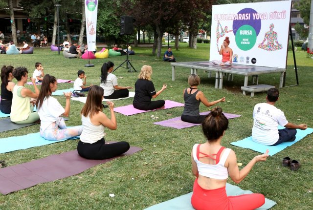 Yoga tutkunları Nilüfer’de buluştu