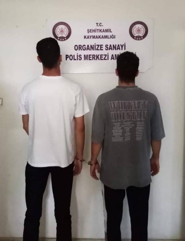 İş yerinden çuvalla malzeme çalan hırsızlar yakalandı