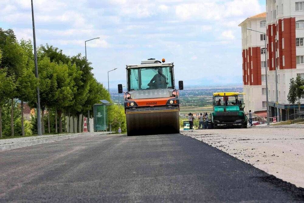Meram Belediyesi asfaltlama ve altyapı çalışmalarını sürdürüyor