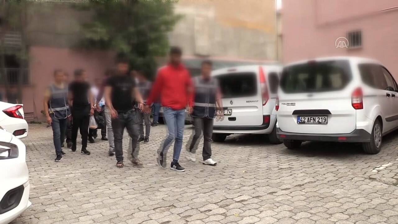 aa-20220701-28309380-28309379-konya-kesinlesmis-hapis-cezasi-olan-81-firari-hukumlu-yakalandi-mome-001.jpg