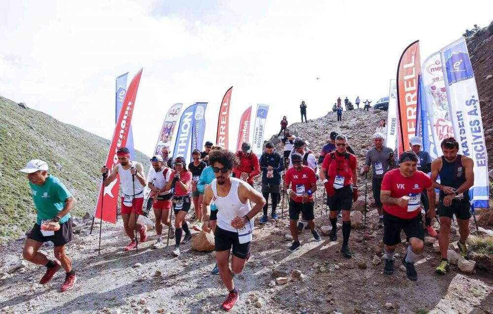Avrupa’nın en yüksekte biten VK Yarışı Erciyes’te koşuldu