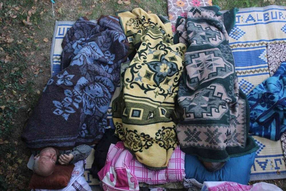 Otellerde yer bulamayan güreş sevdalıları, meydanlarda çadırlarda uyudu
