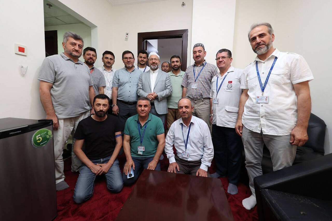 aa-20220701-28313583-28313574-diyanet-isleri-baskani-erbas-medinede-turk-hac-isleri-ofisini-ziyaret-etti.jpg