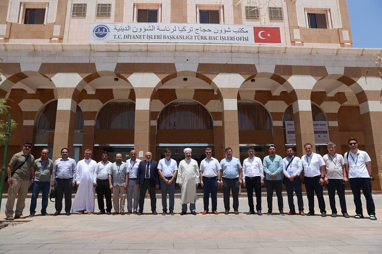 aa-20220701-28313583-28313575-diyanet-isleri-baskani-erbas-medinede-turk-hac-isleri-ofisini-ziyaret-etti.jpg