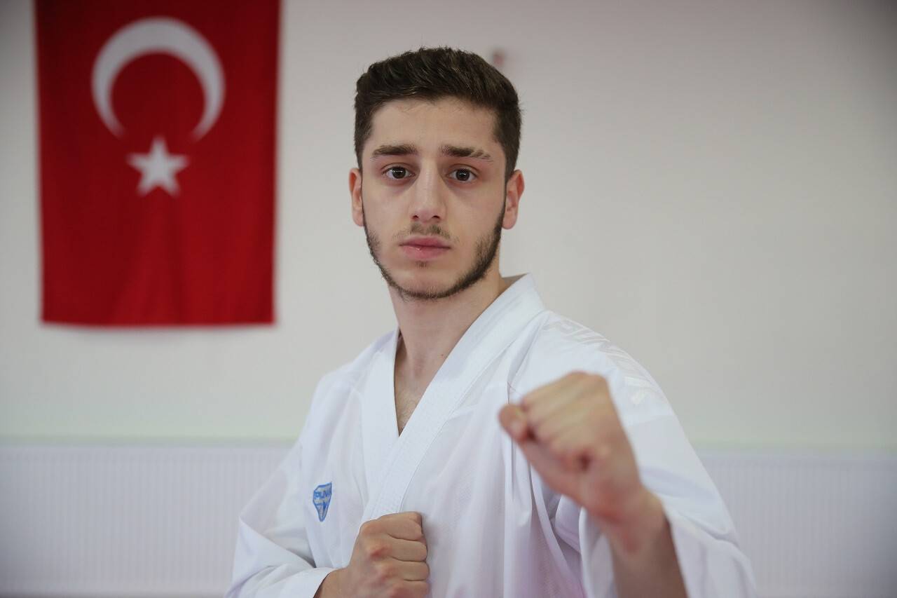 aa-20220702-28314571-28314567-karatede-hayallerinin-otesine-ulasan-ozdemirin-hedefi-dunya-ve-olimpiyat-sampiyonlugu.jpg