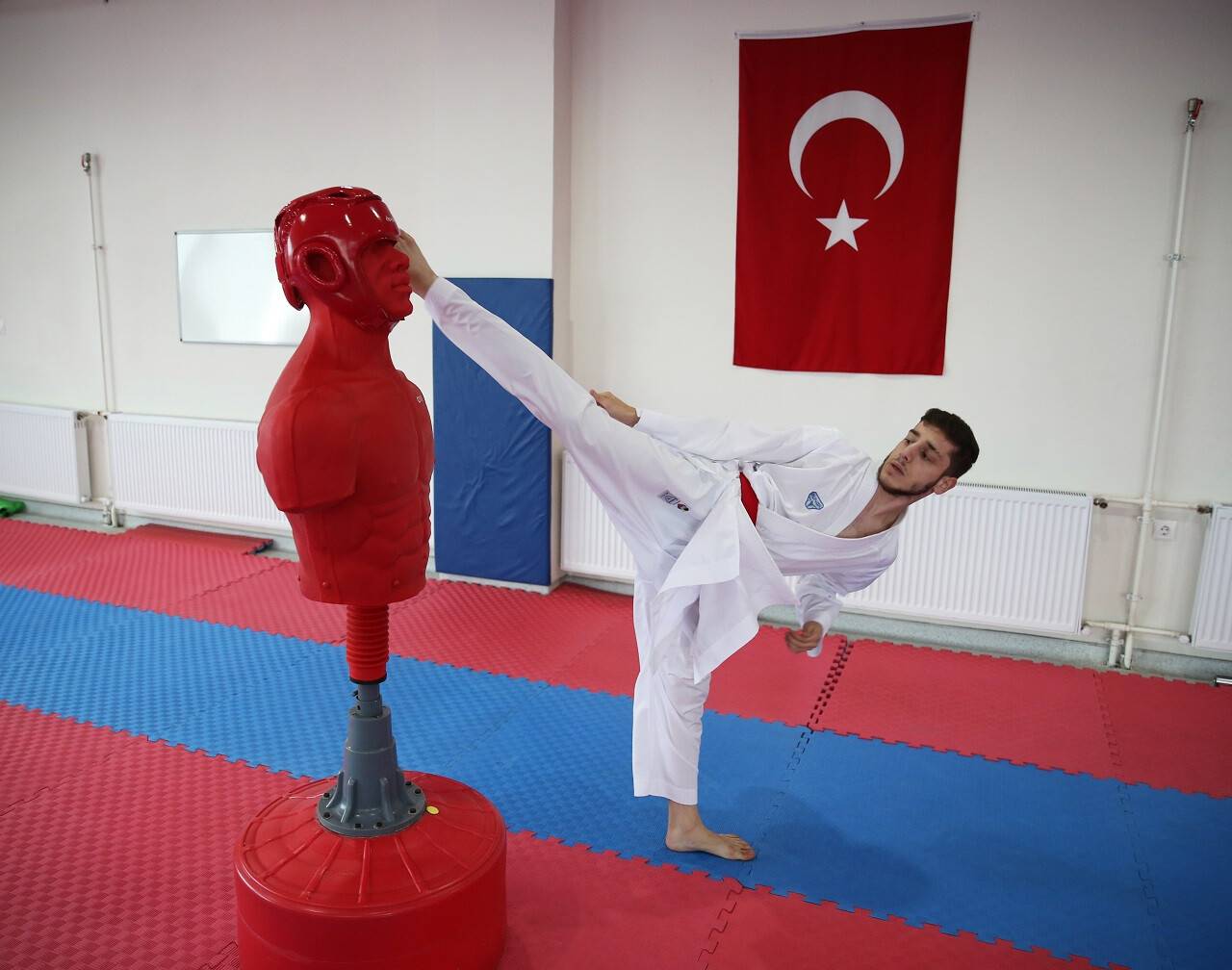 aa-20220702-28314571-28314568-karatede-hayallerinin-otesine-ulasan-ozdemirin-hedefi-dunya-ve-olimpiyat-sampiyonlugu.jpg