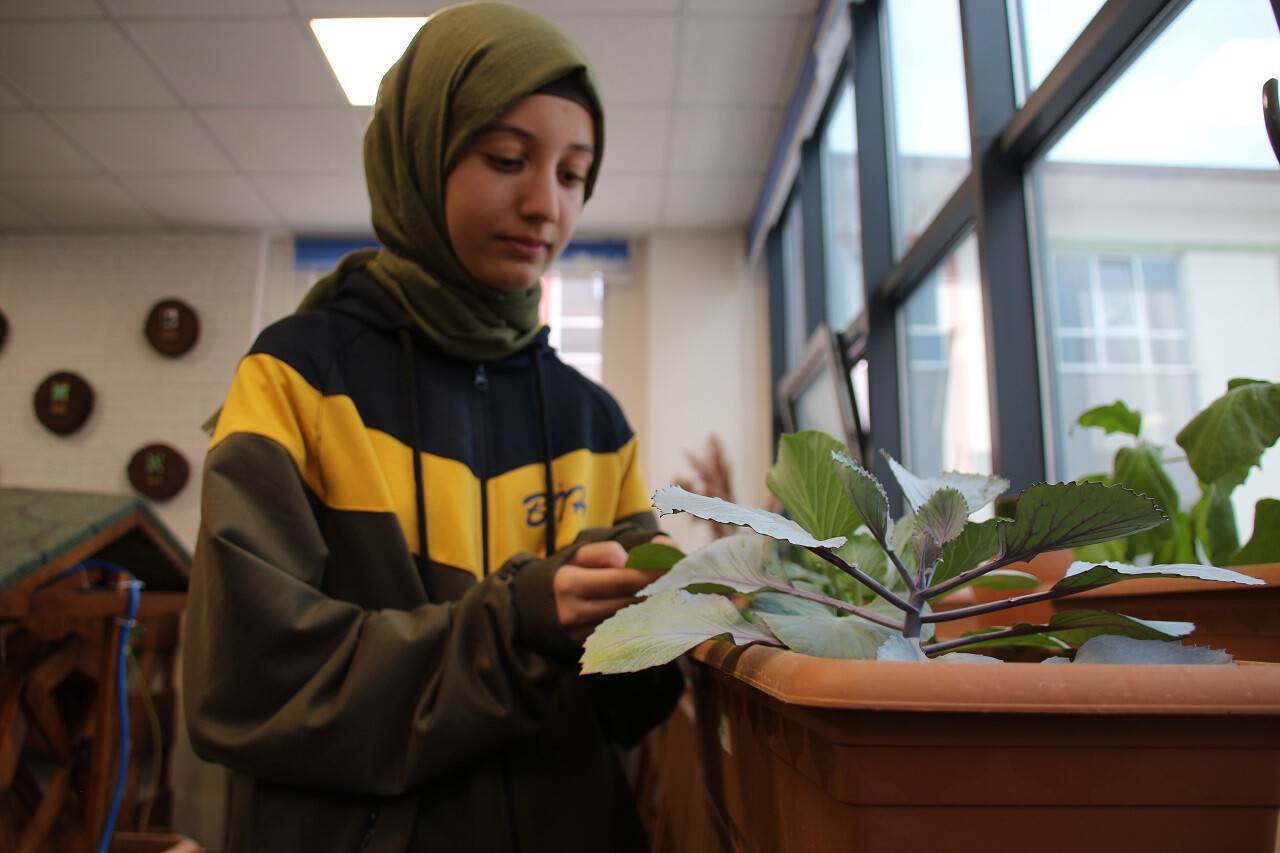 aa-20220702-28314967-28314961-ogrenciler-tohum-kutuphanesiyle-ata-tohumlarini-gelecege-tasiyor.jpg