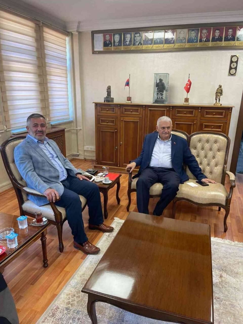 Binali Yıldırım’ı taşıyan helikopter Bilecik’e acil iniş yaptı