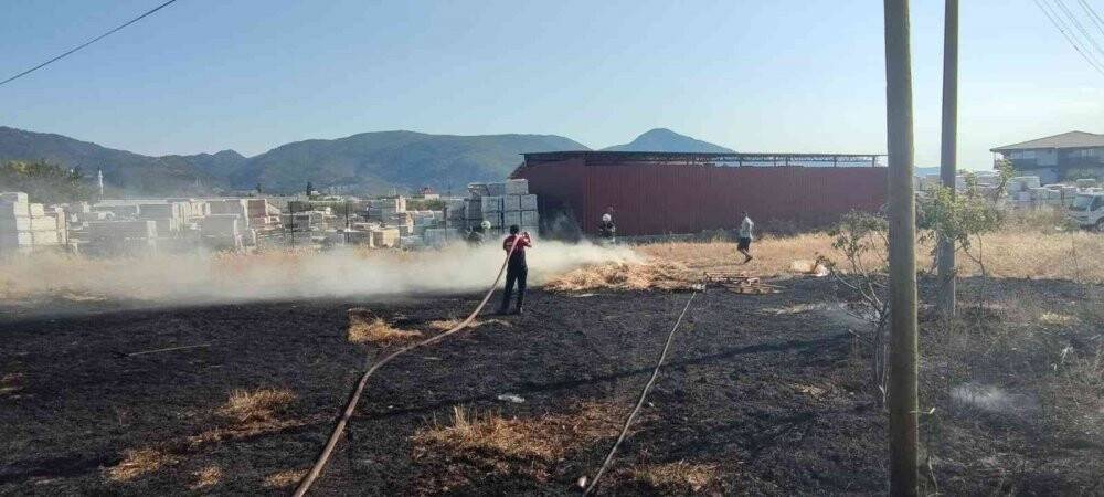Fethiye’de anız yangını panikletti