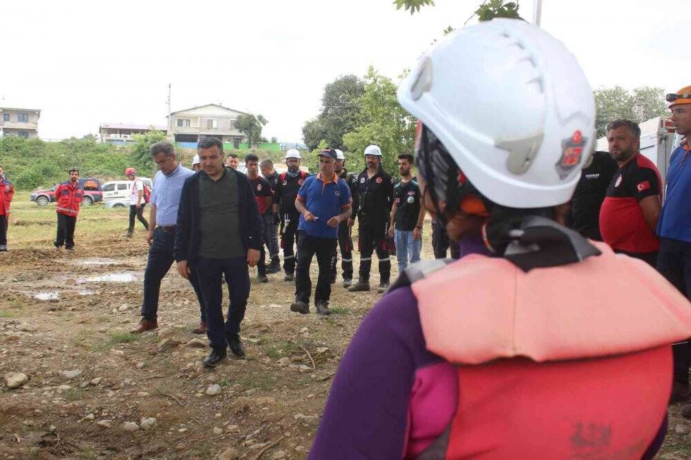 Kayıp kepçe operatörünü arama çalışmaları sürüyor